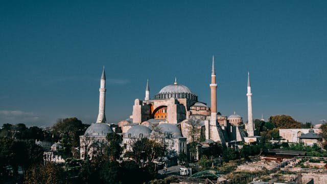 Travel to Istanbul's Captivating Beauty